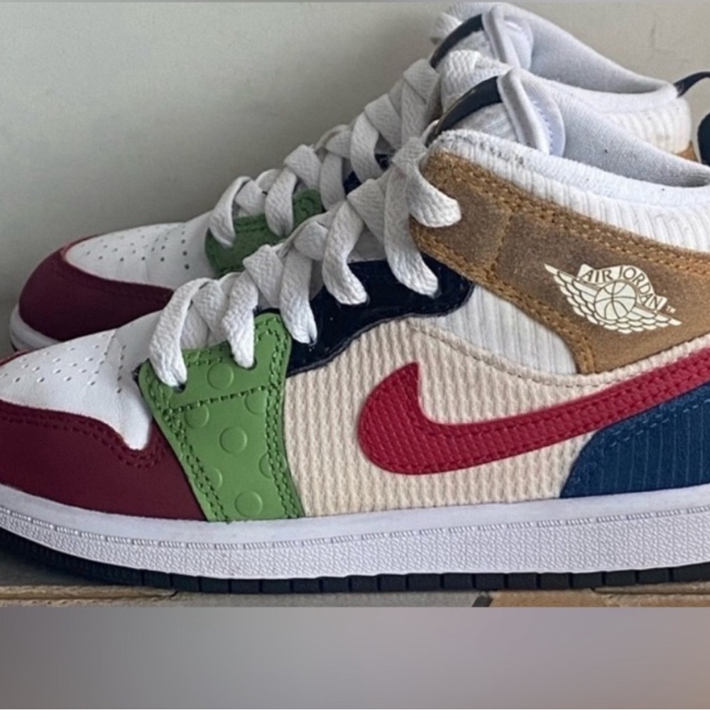 Nike Air Jordan 1 mid SE